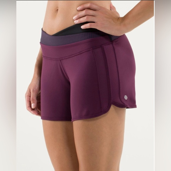 lululemon athletica Pants - Lululemon Astro Shorts Womens 4 Yoga Run Gym Stretch Plum Hyper Stripe